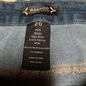 Brand new pair never been worn women’s skinny jeans.